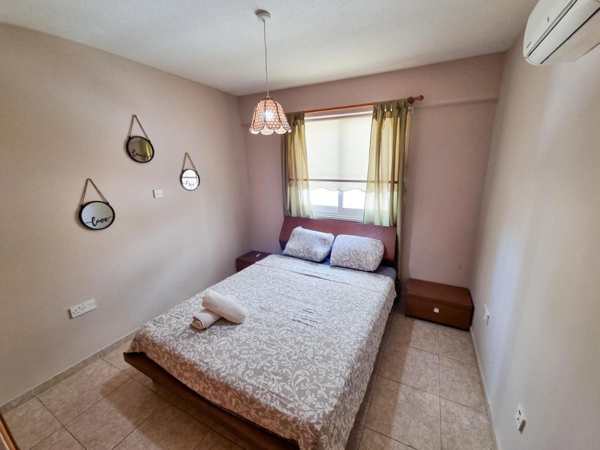 Dock Holiday Apartment Larnaca Ngoại thất bức ảnh