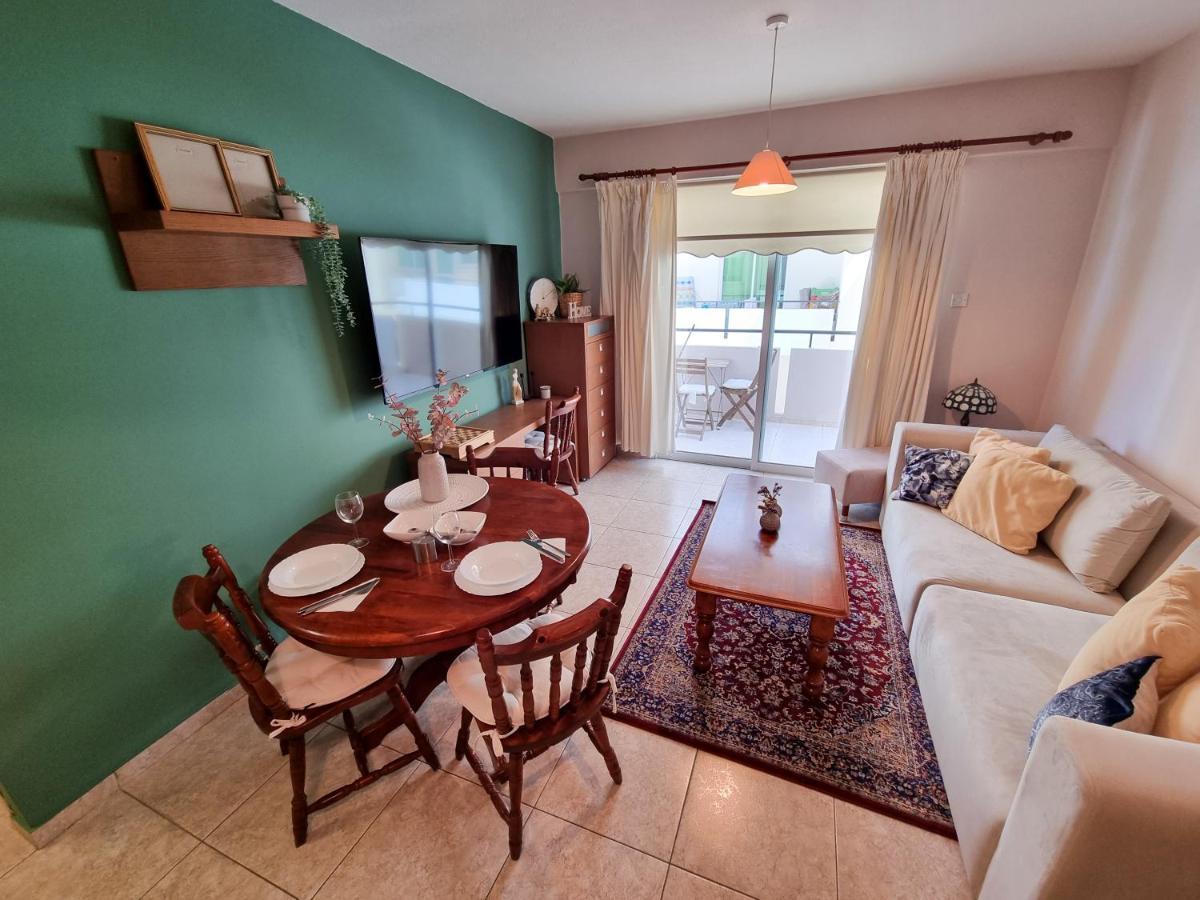 Dock Holiday Apartment Larnaca Ngoại thất bức ảnh