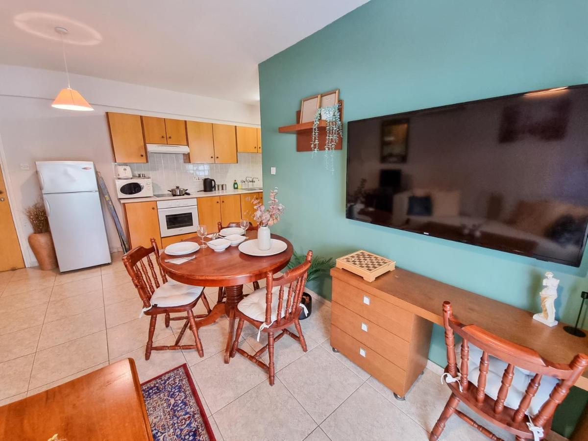 Dock Holiday Apartment Larnaca Ngoại thất bức ảnh